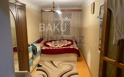 3 Room Old Apartment for Sale in Baku