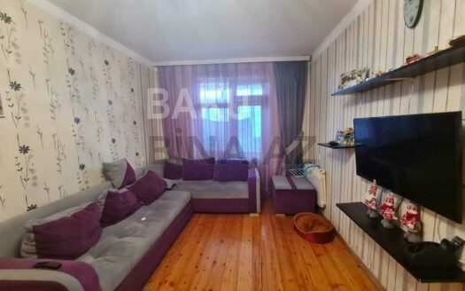 3 Room Old Apartment for Sale in Baku