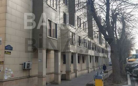 2 Rooms Old Apartment for Sale in Baku