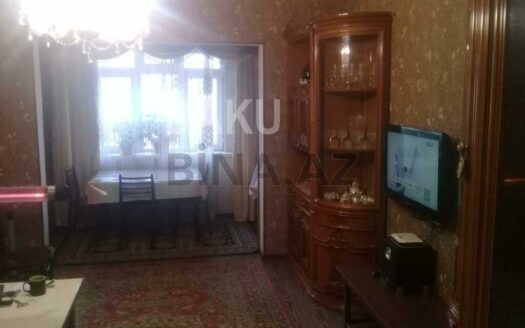 3 Room Old Apartment for Sale in Baku