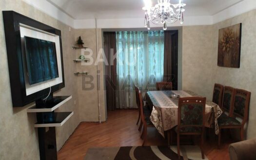 3 Room Old Apartment for Sale in Baku