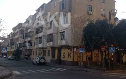 1 Room Old Apartment for Sale in Baku