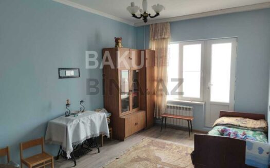 3 Room Old Apartment for Sale in Baku