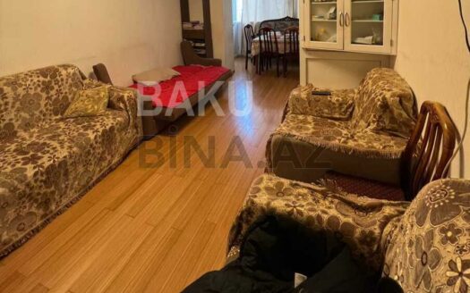 3 Room Old Apartment for Sale in Baku