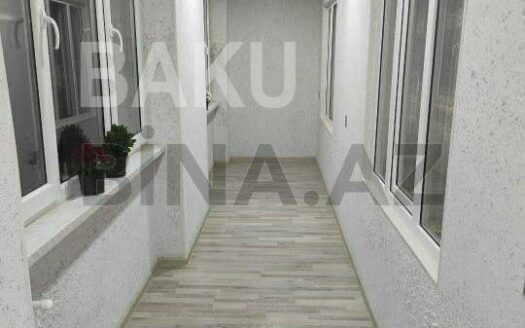 5-Room Old Apartment for Sale in Baku