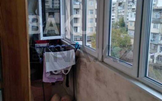 3 Room Old Apartment for Sale in Baku