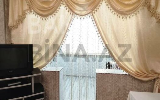 1 Room Old Apartment for Sale in Baku