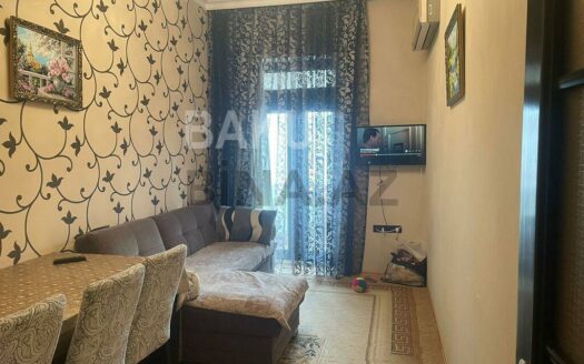 3 Room Old Apartment for Sale in Baku