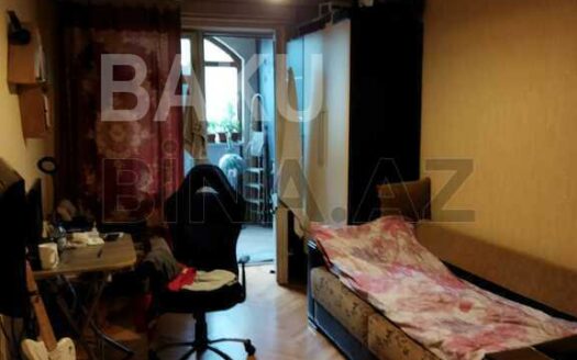 3 Room Old Apartment for Sale in Baku