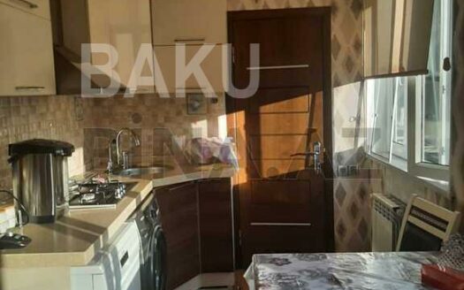 3 Room Old Apartment for Sale in Baku