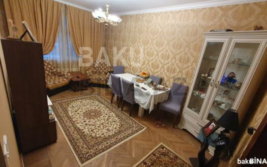 3 Room Old Apartment for Sale in Baku