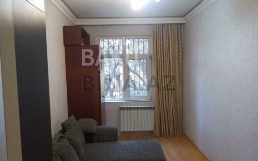 3 Room Old Apartment for Sale in Baku