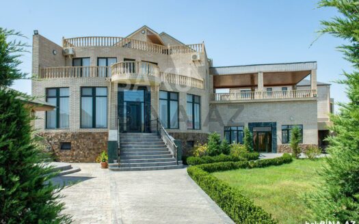 6 Room House / Villa for Sale in Baku