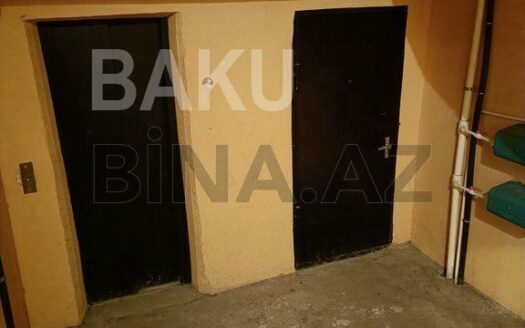 3 Room Old Apartment for Sale in Baku