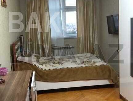 3 Room Old Apartment for Sale in Baku