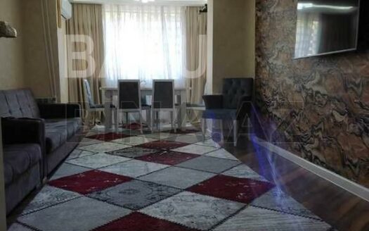 3 Room Old Apartment for Sale in Baku