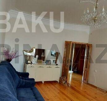 3 Room Old Apartment for Sale in Baku