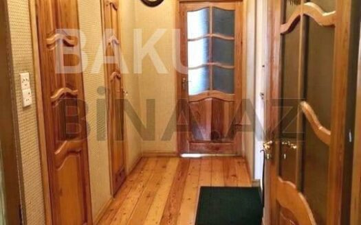 2 Rooms Old Apartment for Sale in Baku