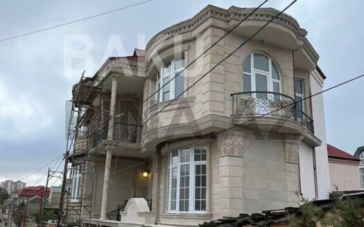 5 Room House / Villa for Sale in Baku