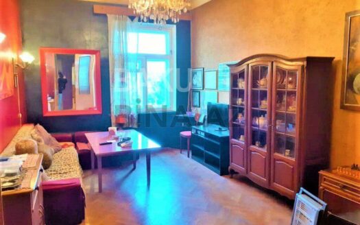 2 Rooms Old Apartment for Sale in Baku