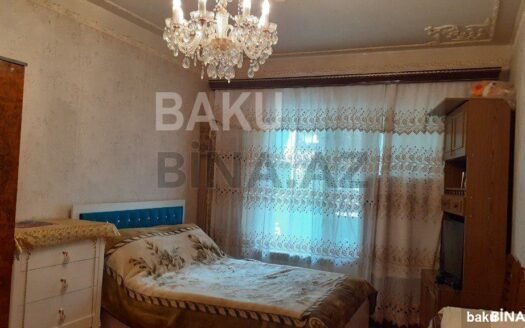 3 Room Old Apartment for Sale in Baku