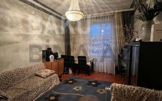 3 Room Old Apartment for Sale in Baku