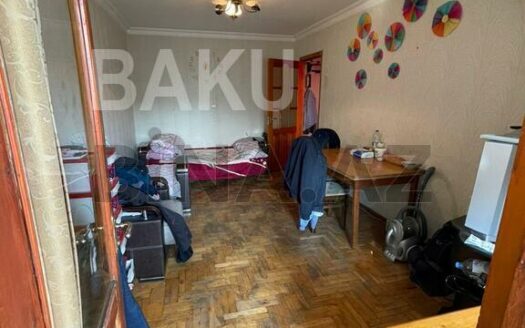 1 Room Old Apartment for Sale in Baku