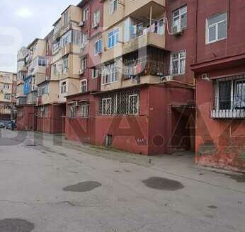 2 Rooms Old Apartment for Sale in Baku