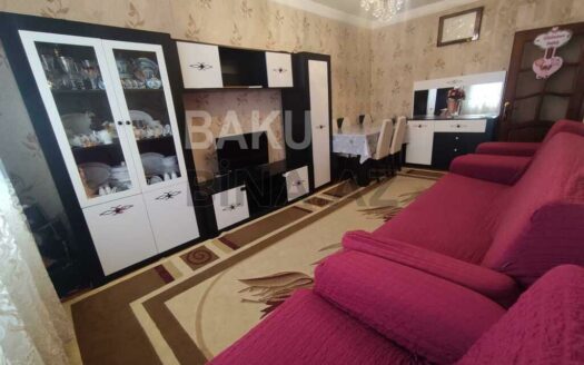 3 Room Old Apartment for Sale in Baku