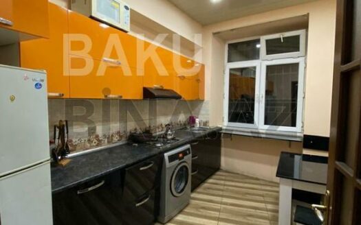 3 Room Old Apartment for Sale in Baku