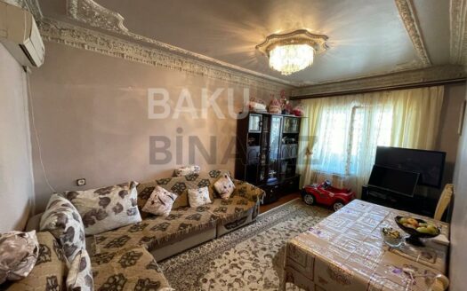 3 Room Old Apartment for Sale in Baku