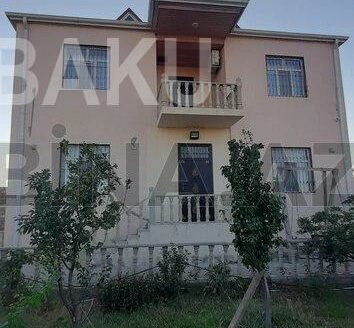 4 Room House / Villa for Sale in Baku