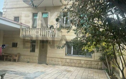 6 Room House / Villa for Sale in Baku