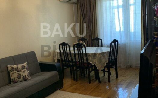 2 Rooms Old Apartment for Sale in Baku