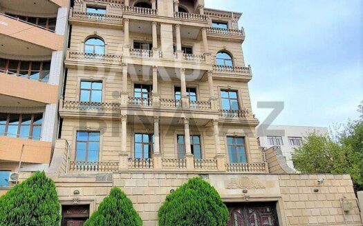 16-Room House / Villa for Sale in Baku