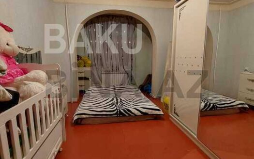 2 Rooms Old Apartment for Sale in Baku