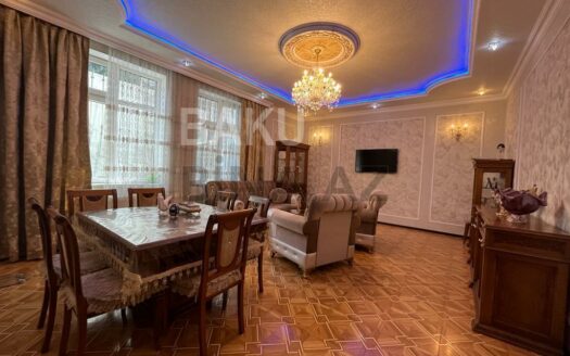 6 Room House / Villa for Sale in Baku