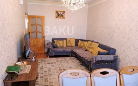 3 Room Old Apartment for Sale in Baku