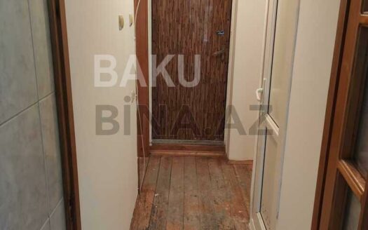 1 Room Old Apartment for Sale in Baku