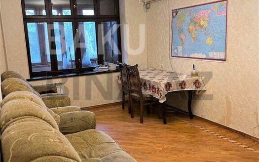 3 Room Old Apartment for Sale in Baku