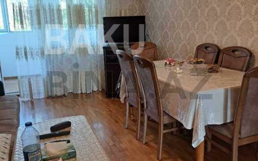 3 Room Old Apartment for Sale in Baku