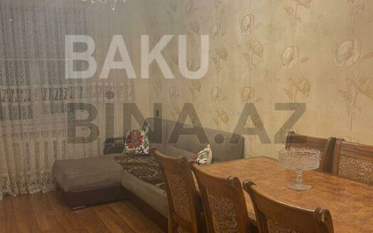 5-Room Old Apartment for Sale in Baku