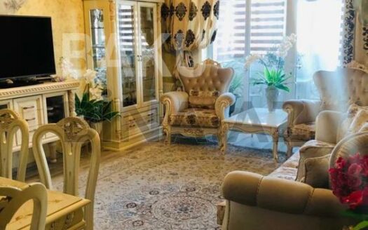 3 Room Old Apartment for Sale in Baku