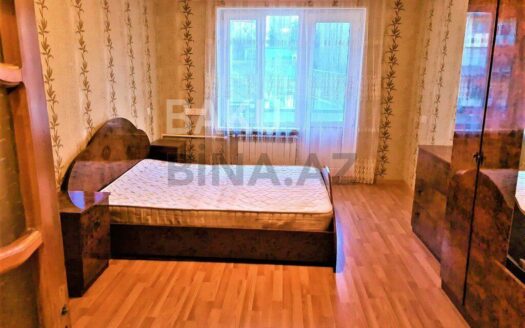 3 Room Old Apartment for Sale in Baku