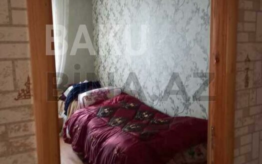 4 Room Old Apartment for Sale in Baku