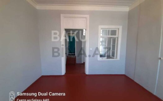 1 Room Old Apartment for Sale in Baku