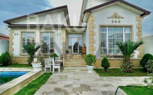 4 Room House / Villa for Sale in Baku