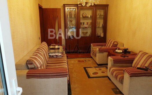 3 Room Old Apartment for Sale in Baku