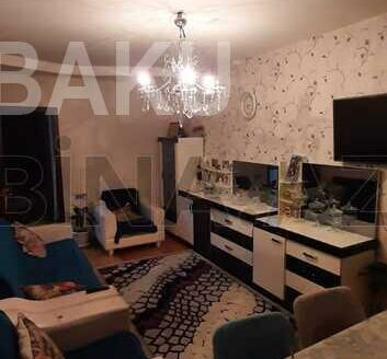 3 Room Old Apartment for Sale in Baku