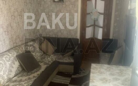 3 Room Old Apartment for Sale in Baku